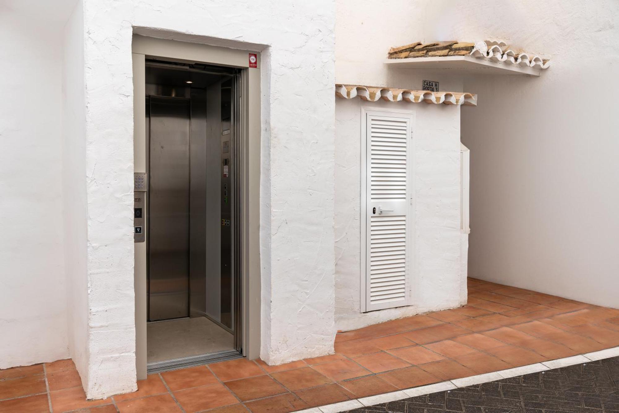 243-Fully Renovated-Puerto Banus Marbella Front Line Penthouse Apartment Exterior photo