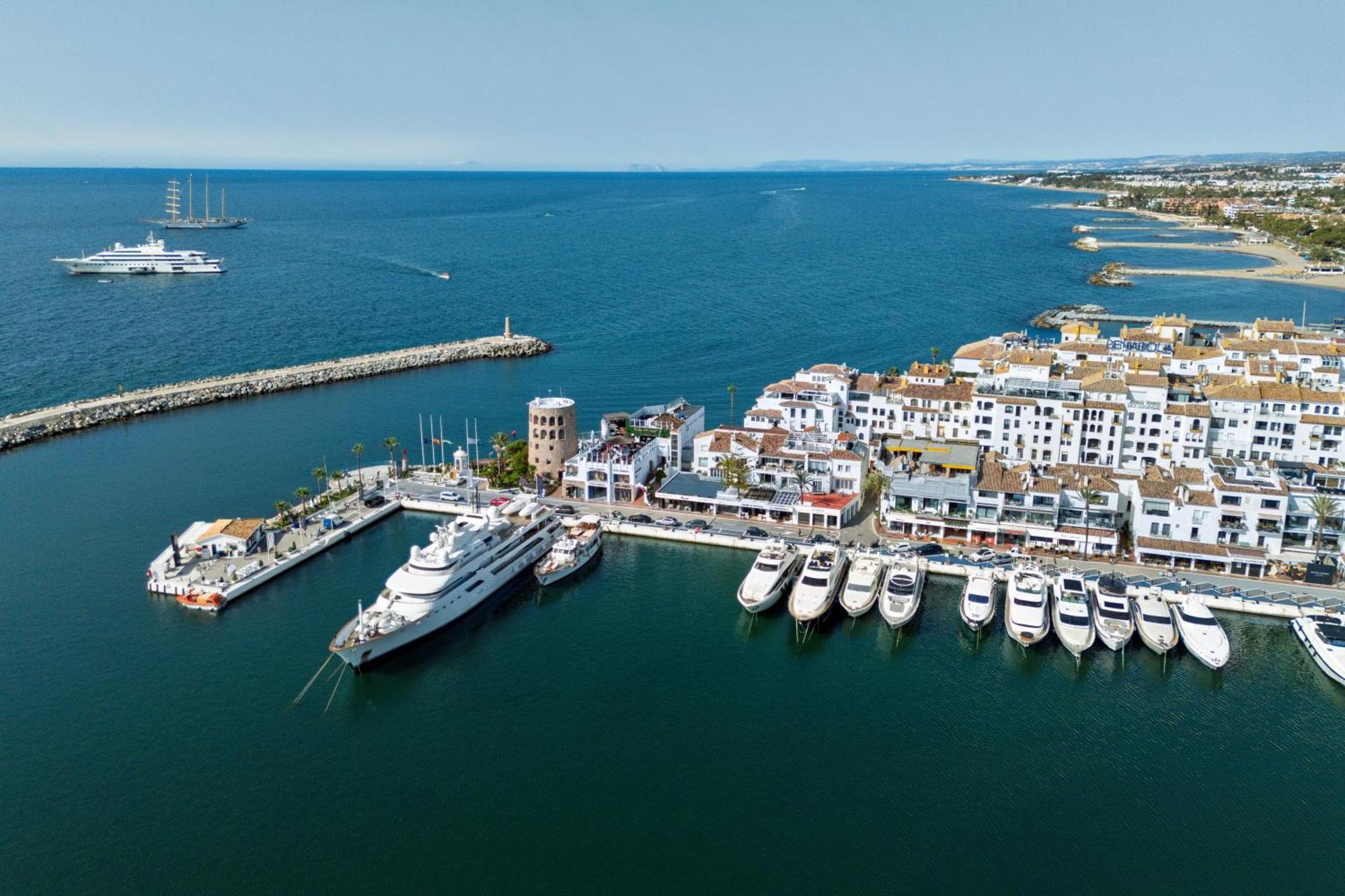 243-Fully Renovated-Puerto Banus Marbella Front Line Penthouse Apartment Exterior photo
