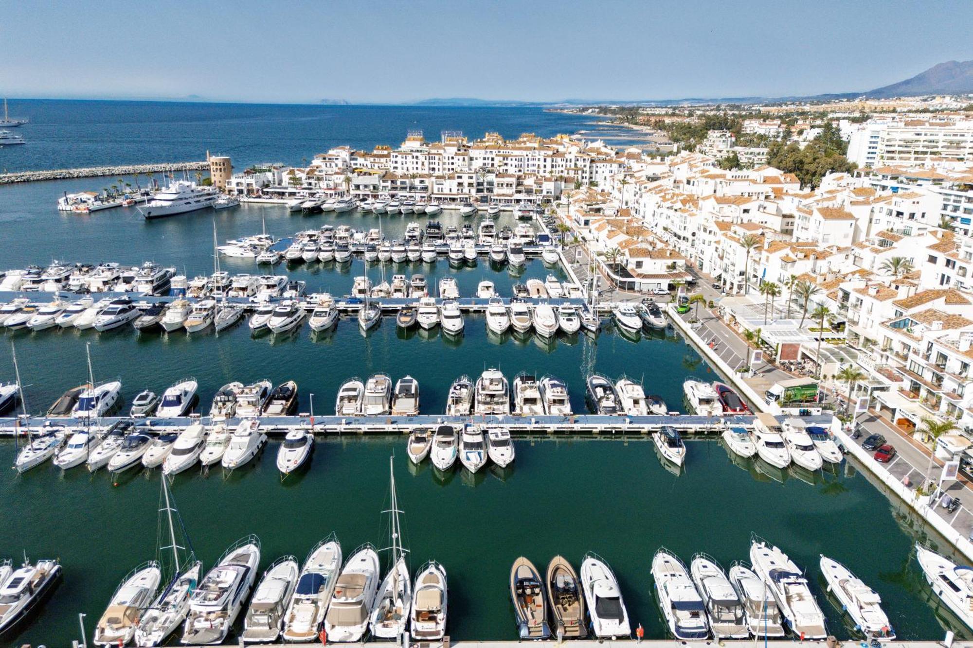 243-Fully Renovated-Puerto Banus Marbella Front Line Penthouse Apartment Exterior photo