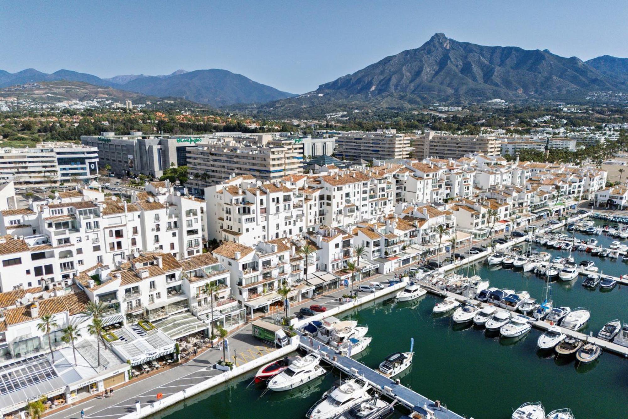 243-Fully Renovated-Puerto Banus Marbella Front Line Penthouse Apartment Exterior photo